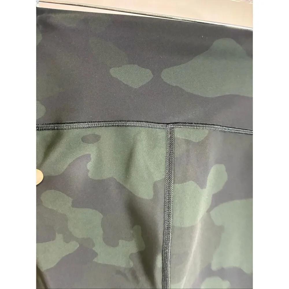 ALO Vapor Camo Leggings in Hunter Size S
